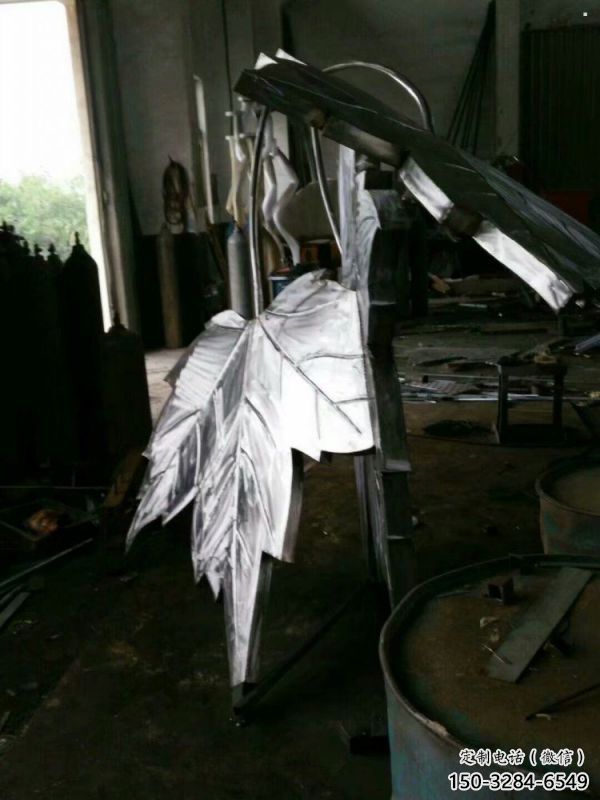 楓葉雕塑供應，花園小品，不銹鋼仿真楓葉雕塑廠家