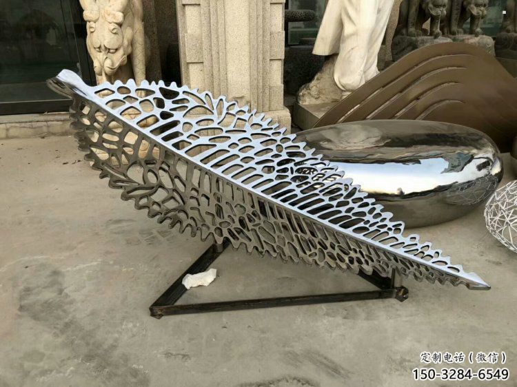 鏤空樹(shù)葉雕塑廠家，地標(biāo)擺件，鏡面鏤空樹(shù)葉雕塑生產(chǎn)商