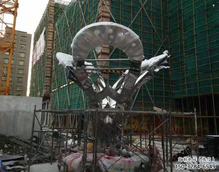 鏡面樹葉雕塑特供，標識雕塑，不銹鋼鏡面樹葉雕塑生產