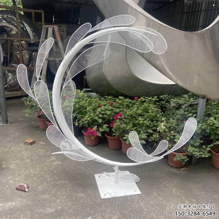 景觀樹(shù)葉雕塑訂做，街景小品，鏤空烤漆樹(shù)葉雕塑定制