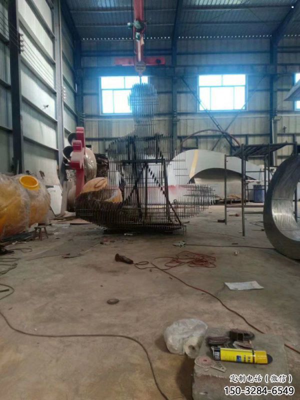 鏤空人物雕塑廠家，廣場系列，鐵藝西方人物雕塑定價