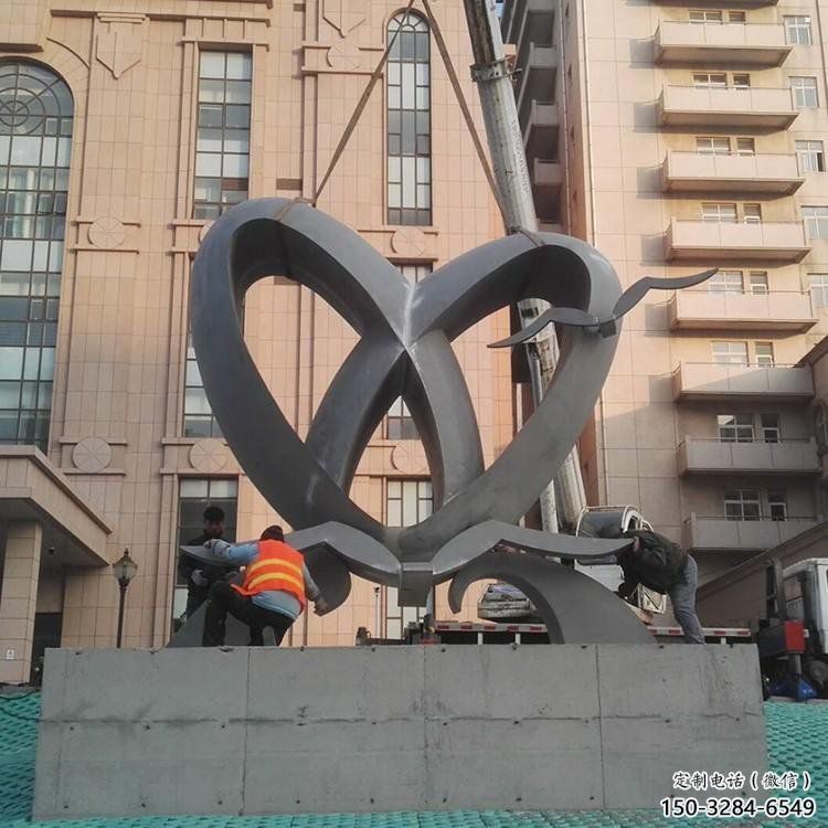 景觀心形雕塑選定，美陳雕塑，現(xiàn)代鏡面心形雕塑優(yōu)選