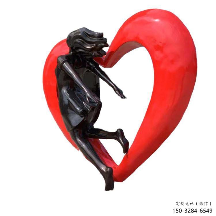 大門口心形人物雕塑
