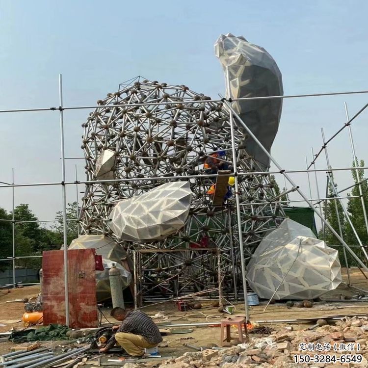 熊貓雕塑工廠標準，多彩藝術，鏤空切面熊貓雕塑供應