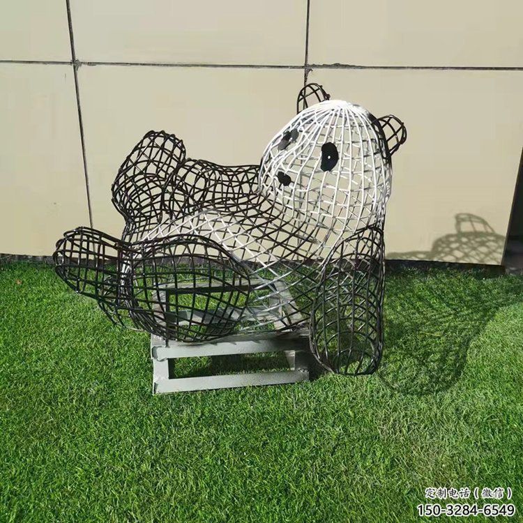 熊貓雕塑制作，標(biāo)識雕塑，鏤空熊貓雕塑廠家優(yōu)選