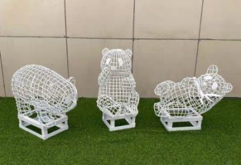 廣場熊貓雕塑優(yōu)價(jià)，鋼管組合，鏤空熊貓雕塑廠家