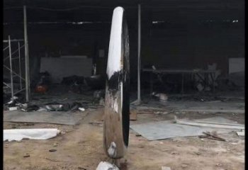 抽象月牙雕塑，小區雕塑，鏤空月牙雕塑制作精選