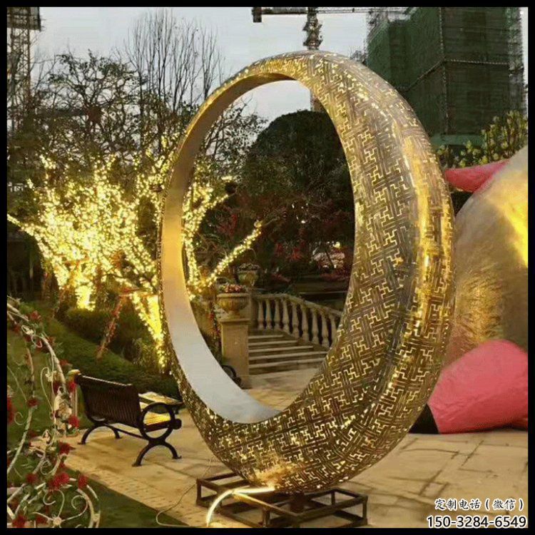 月牙雕塑制造，白鋼構件，鏤空月牙雕塑提供