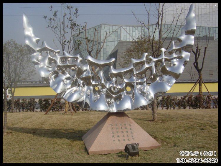 操場(chǎng)月亮船雕塑，鏤空景觀雕塑，噴砂制造
