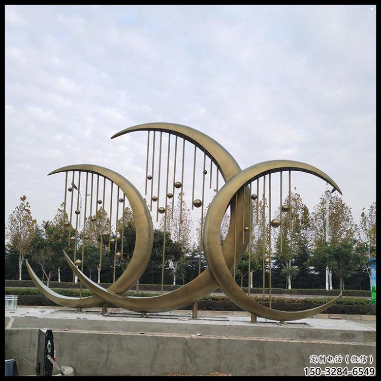 大型月亮雕塑公司，花園小品，月亮水簾雕塑廠家提供