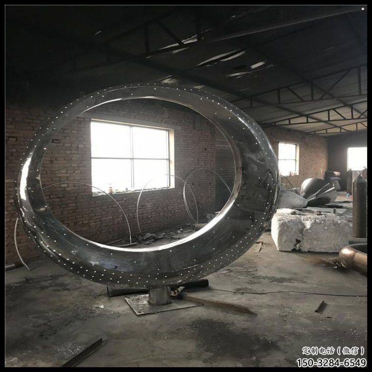 房地產月牙雕塑