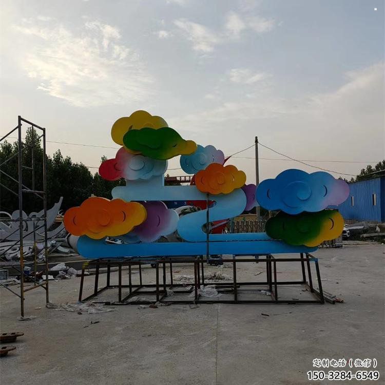 大門口云彩雕塑