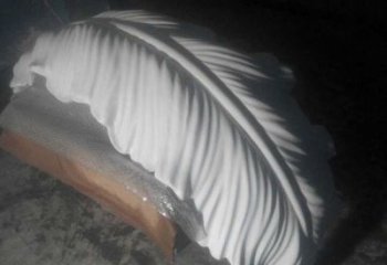 湛江羽毛雕塑供應，花園小品，酒店玻璃鋼羽毛雕塑展品