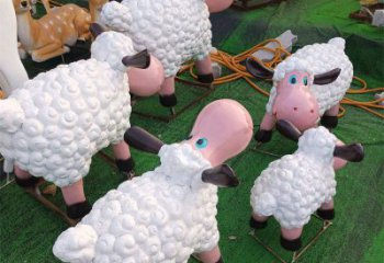 白城小區(qū)小羊雕塑，彩繪動(dòng)物雕塑，抽象效果