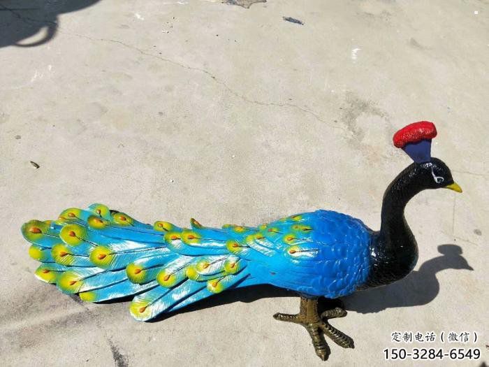 煙臺(tái)彩繪孔雀雕塑制作選用，景區(qū)案例，動(dòng)物美陳雕塑