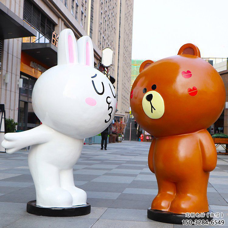 銅川步行街布朗熊雕塑，玻璃鋼動物雕塑，卡通方式