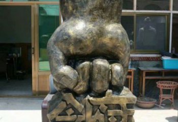 玉樹(shù)握拳雕塑訂做，歐式風(fēng)格，玻璃鋼握拳雕塑廠家選定