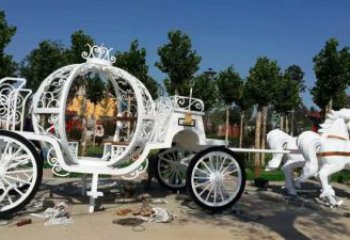 達(dá)孜廣場馬車雕塑